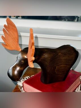 Moose Y752 Carving by Sculptures Tremblay